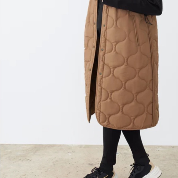 Quilted warm vest. Gift someone u love, stylish Soft light warm when u  need it - Picture 11 of 16